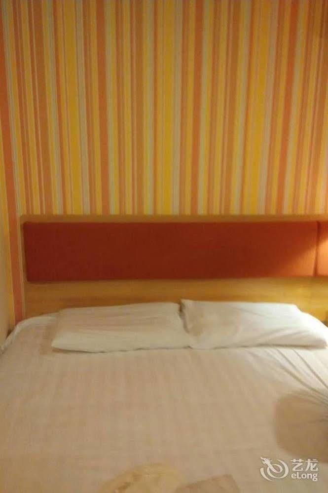 Home Inn Shanghai Century Park Exterior photo